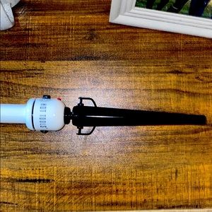 Hot Tools 1 1/4” Salon Tapered Wand Curler